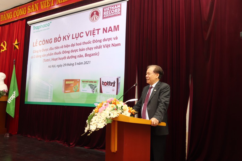 Ông Thang Văn Phúc, nguyên thứ trưởng Bộ Nội Vụ, Chủ tịch TW Hội Kỷ lục Gia Việt Nam phát biểu tại sự kiện