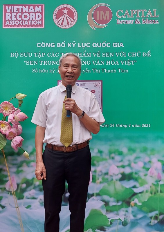 PGS. TS Đỗ Văn Trụ, chủ tịch Hội Di Sản Văn Hóa Việt Nam phát biểu chúc mừng nhà sưu tập Nguyễn Thị Thanh Tâm.