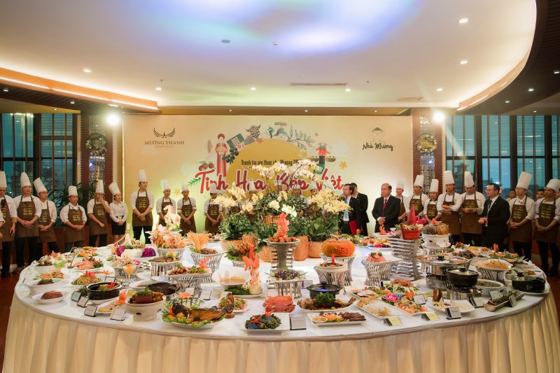Bàn đại tiệc có nhiều món ngon - đặc sản vùng miền đặc sắc của Việt Nam do Tập đoàn Mường Thanh thực hiện.