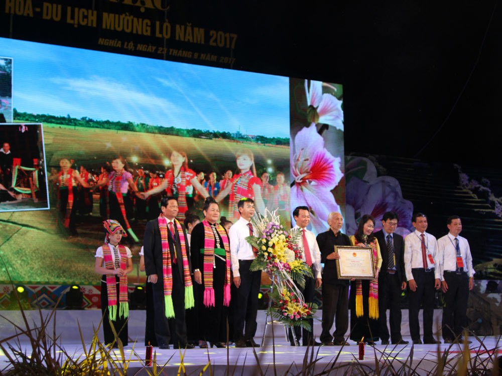 Cũng trong Lễ Khai mạc Tuần lễ Văn hóa du lịch mường Lò 2017, Hạn Khuống của người Thái Nghĩa Lộ cũng được công nhận Di sản văn hóa Phi vật thể cấp Quốc gia.