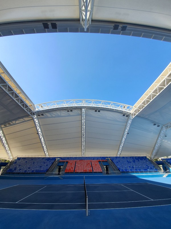 Sân chính trong nhà có mái che với sức chứa 3.000 chỗ ngỗi đã hoàn thiện và sẵn sàng cho giải quần vợt vô địch Quốc gia – Hanaka 2021 được diễn ra từ ngày 13 tháng 12 đến ngày 19 tháng 12 năm 2021.