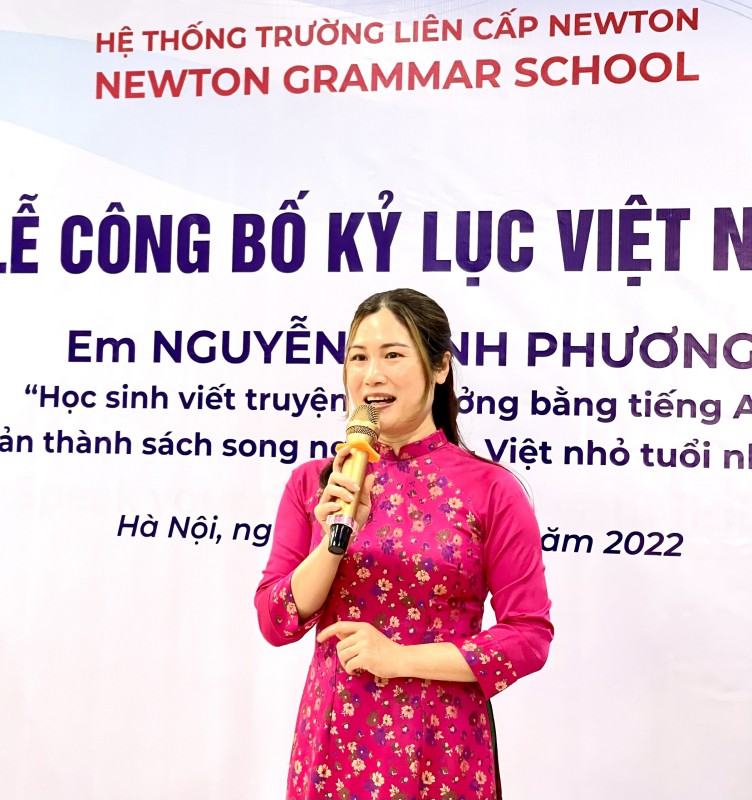 Chị Phạm Thị Hạnh - mẹ cháu Nguyễn Hạnh Phương đại diện gia đình phát biểu cám ơn cuối buổi lễ.