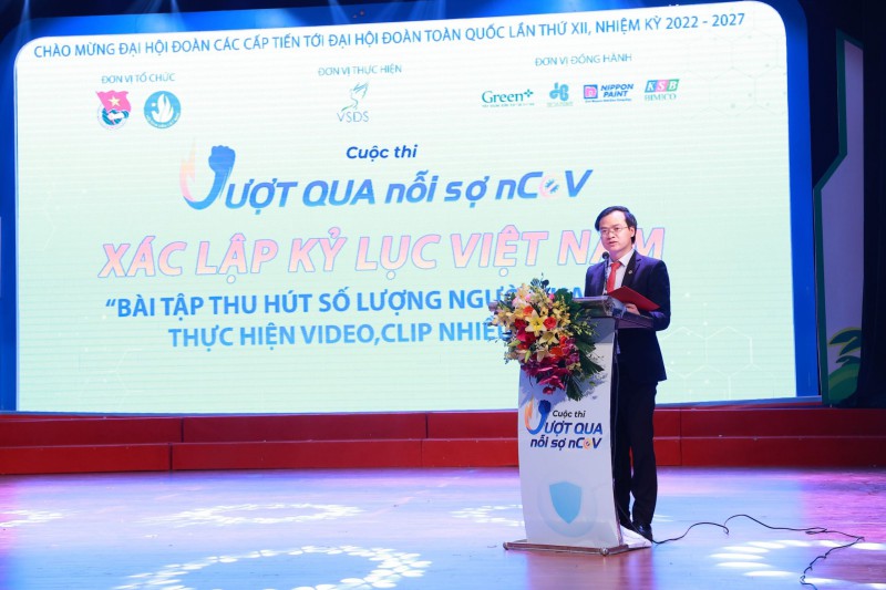 Ông Hoàng Thái Tuấn Anh - Tổng thư ký Tổ chức Kỷ lục Đông Dương, Trưởng đại diện VP Phát triển Kỷ lục Việt Nam tại Miền Bắc đại diện công bố quyết định xác lập Kỷ lục. 