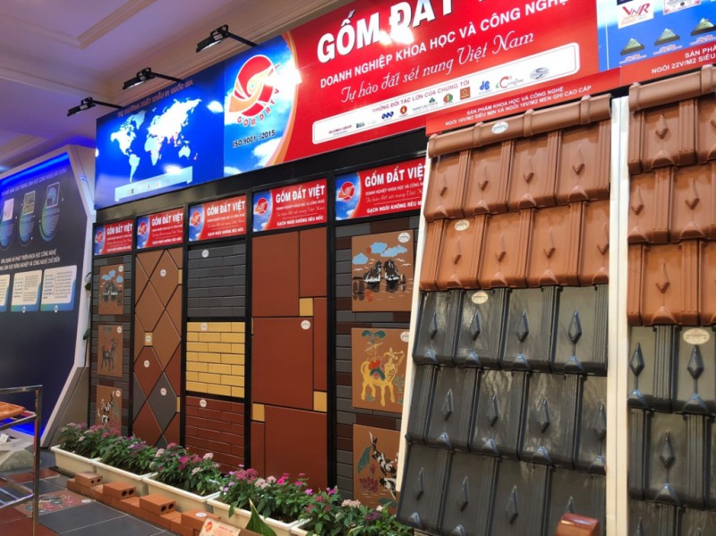 Các sản phẩm gạch ngói cao cấp, với mẫu mã đa dạng của Tổ hợp Công ty CP Gốm Đất Việt.