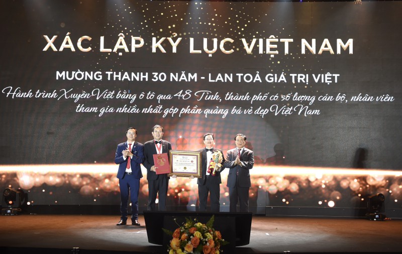 Đại sứ Ngô Quang Xuân - Phó Chủ tịch TW Hội Kỷ lục Gia Việt Nam và
