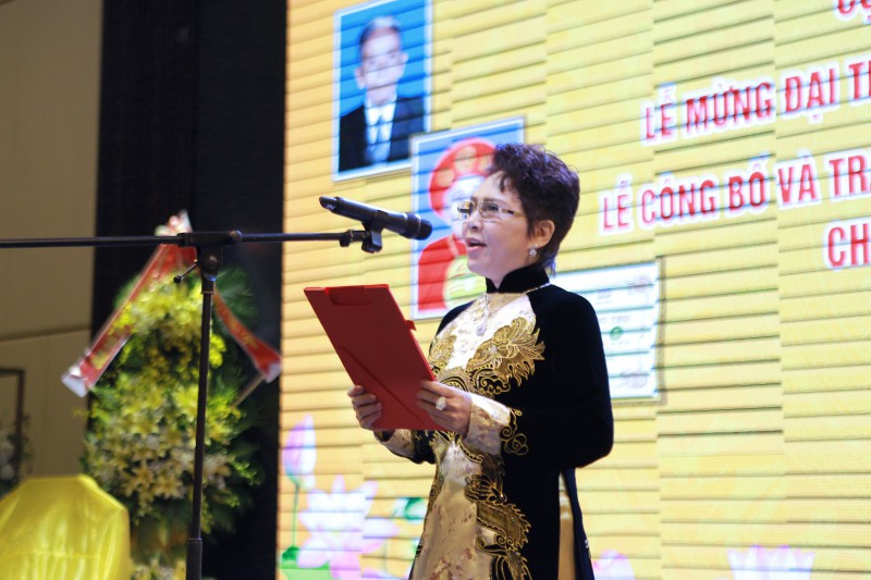 Bà Trần Song Hương - Con gái út cụ Nguyễn Thị Tửu phát biểu khai mạc buổi lễ.