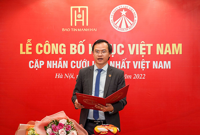 Ông Hoàng Thái Tuấn Anh – Tổng thư ký Tổ chức Kỷ lục Đông Dương, Trưởng đại diện Miền Bắc Tổ chức Kỷ lục Việt Nam công bố quyết định xác lập kỷ lục Việt Nam. 