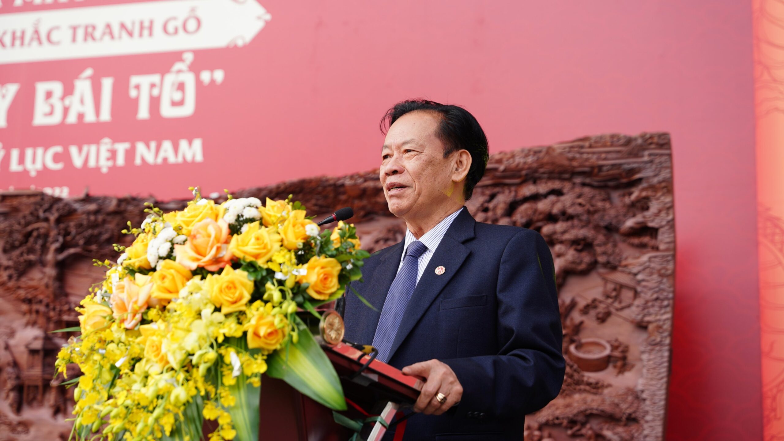 Tiến sĩ Thang Văn Phúc - Nguyên thứ trưởng Bộ nội vụ, Chủ tịch Trung ương Hội Kỷ lục gia Việt Nam phát biểu tại buổi lễ.