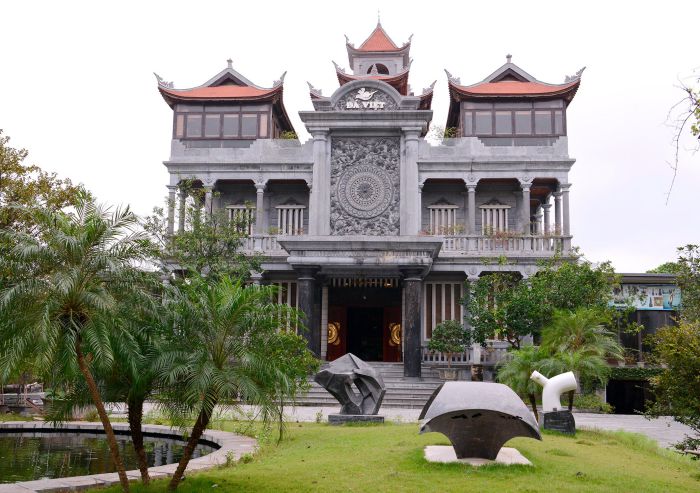 Lâu đài đá Mai Lương nằm trên địa phận huyện Hoa Lư - Ninh Bình.