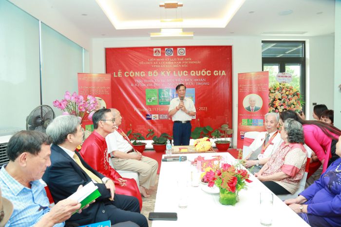 Buổi lễ công bố Kỷ lục Việt Nam tới Bác sĩ. KLG