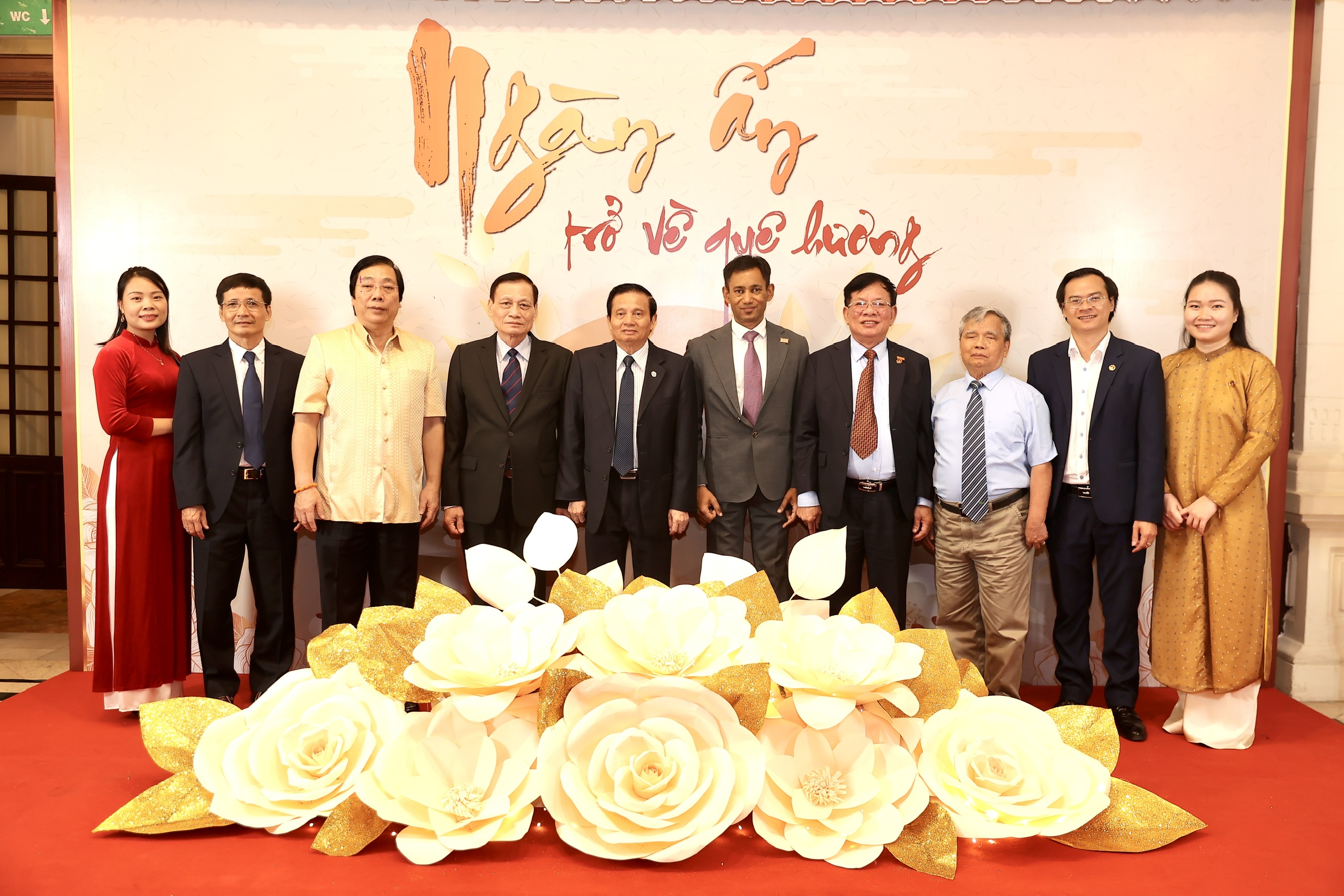 Đại diện Ban lãnh đạo Liên minh Kỷ lục Thế giới (WorldKings) và TW Hội Kỷ lục gia Việt Nam - Tổ chức Kỷ lục Việt Nam (VietKings) tại sự kiện. (ảnh: VietKings)