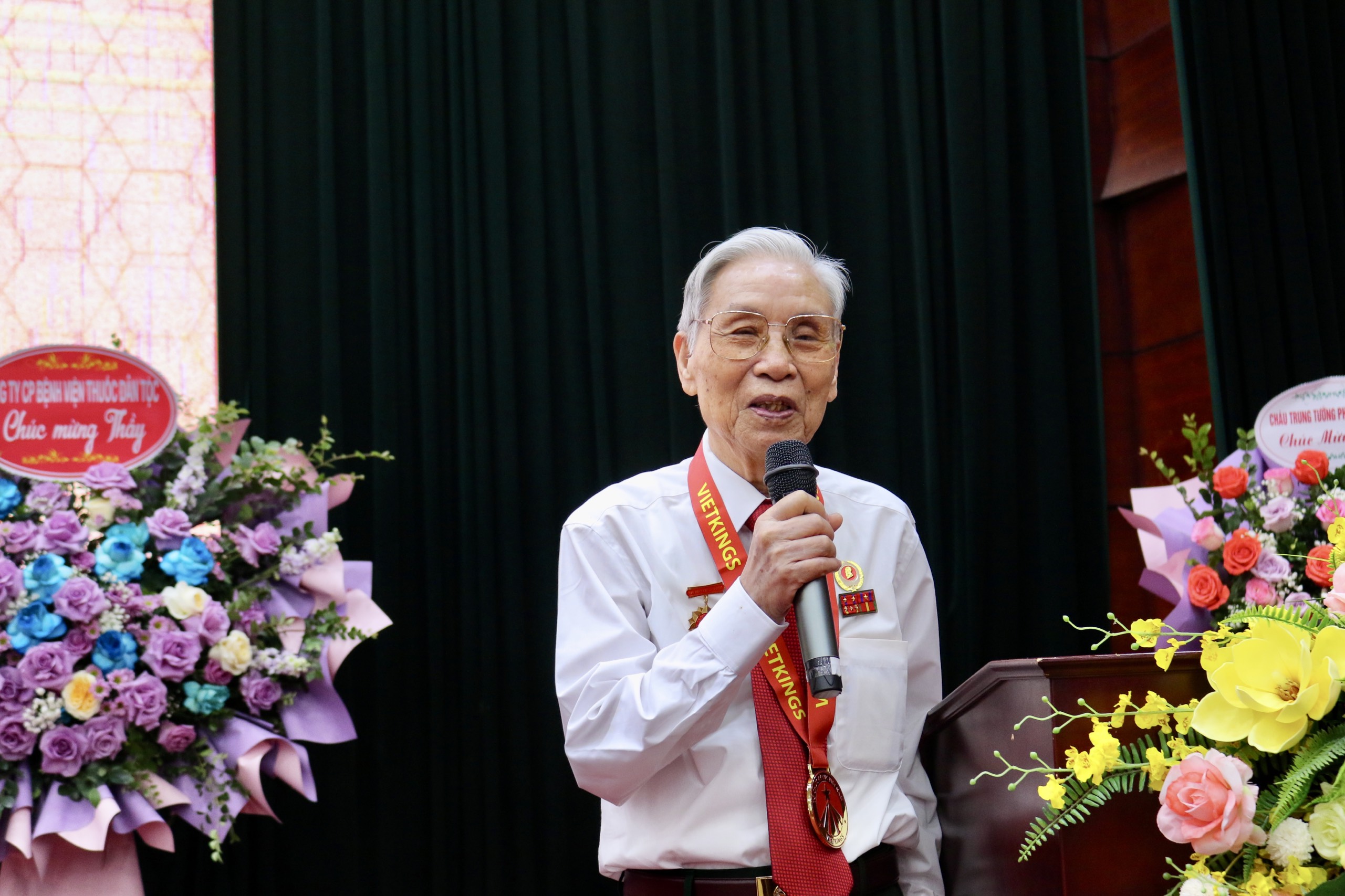 Thầy thuốc ưu tú,DSCKII, Lương y Nguyễn Đức Đoàn phát biểu cám ơn sau khi đón nhận Kỷ lục.