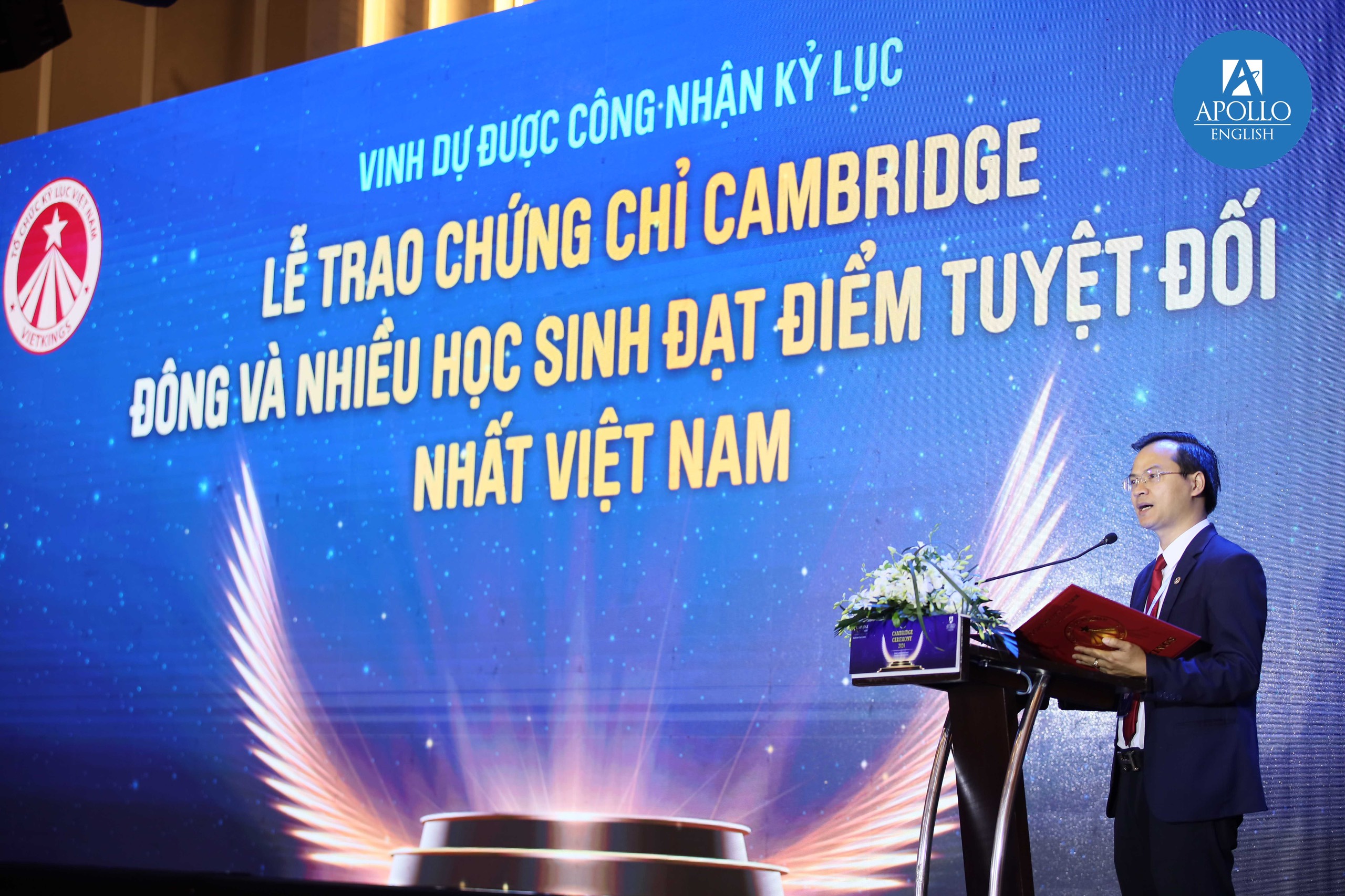 Ông Hoàng Thái Tuấn Anh - Tổng thư ký Tổ chức Kỷ lục Đông Dương, Trưởng đại diện Miền Bắc Tổ chức Kỷ lục Việt Nam đại diện công bố quyết định xác lập Kỷ lục.