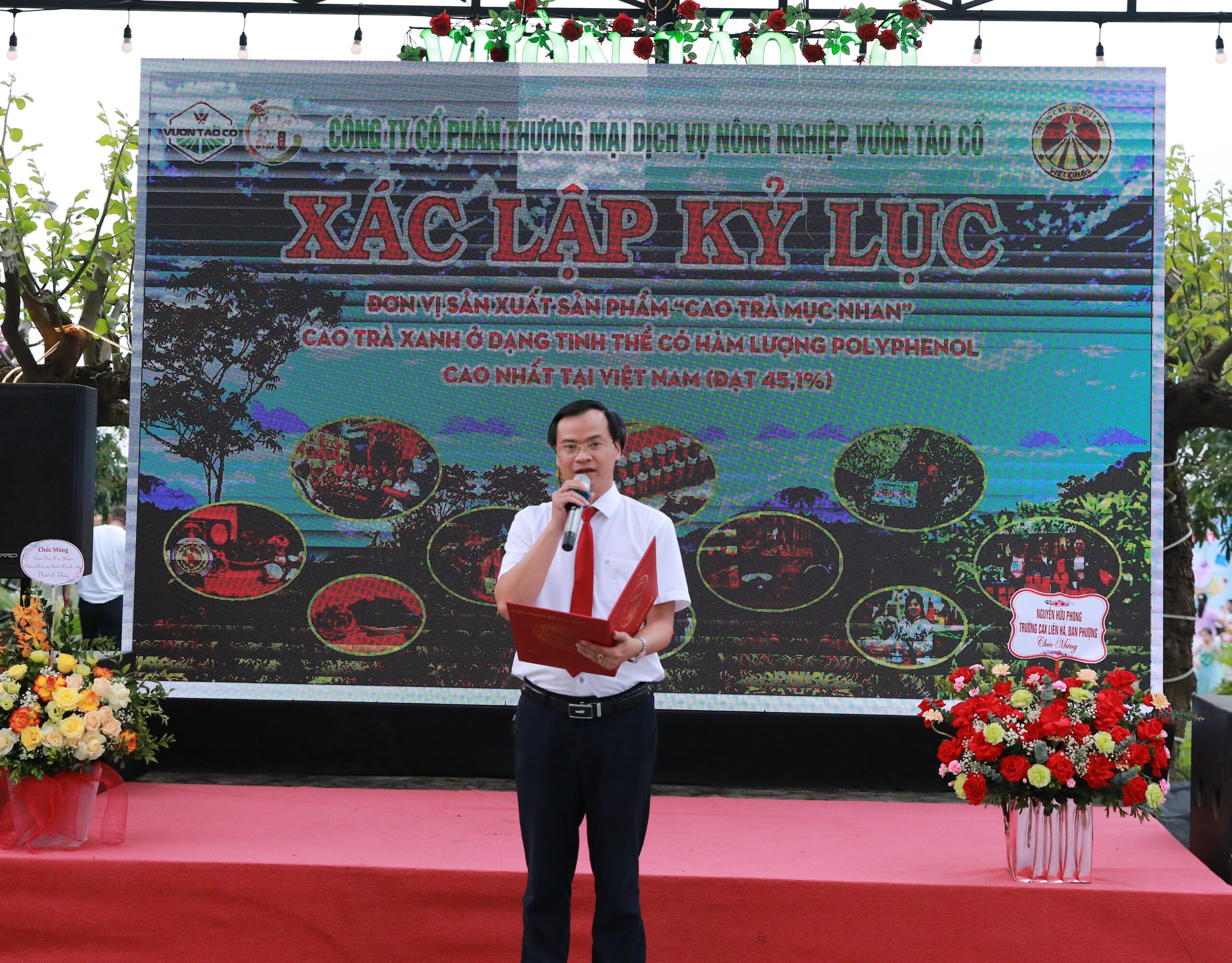 Ông Hoàng Thái Tuấn Anh đại diện công bố quyết định xác lập Kỷ lục Việt Nam.