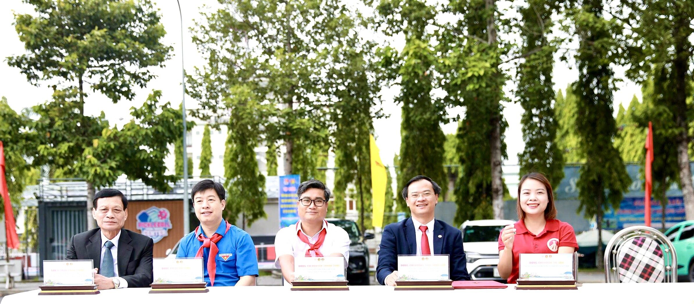 Đại diện lãnh đạo Trung ương, Tổ chức Kỷ lục Việt Nam, Lãnh Đạo Hội đồng đội TW và Tỉnh đoàn Tây Ninh tham dự sự kiện.