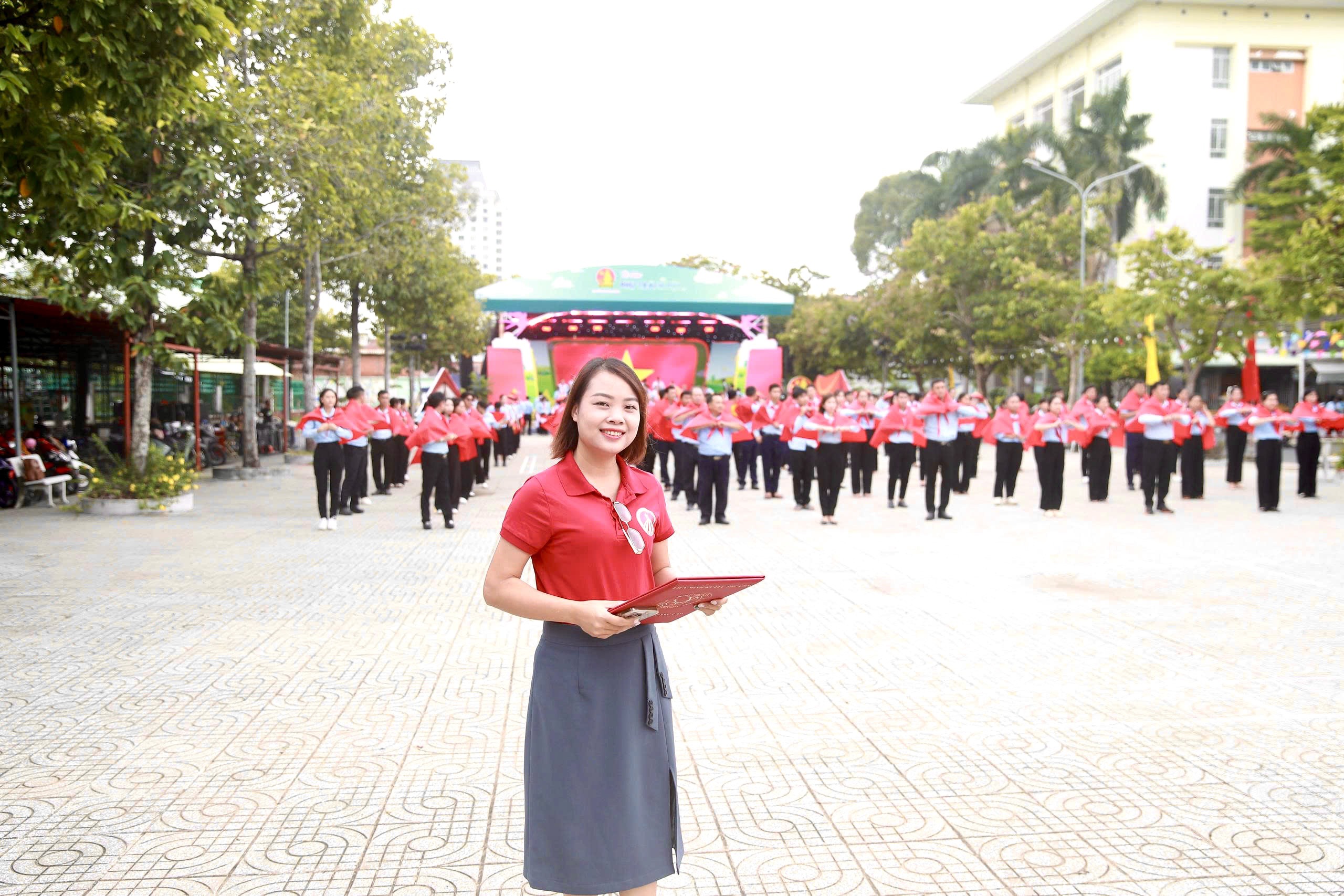 Đại diện Vietkings có mặt từ sớm để kiểm soát xuyên suốt quá trình thực hiện màn đồng diễn.