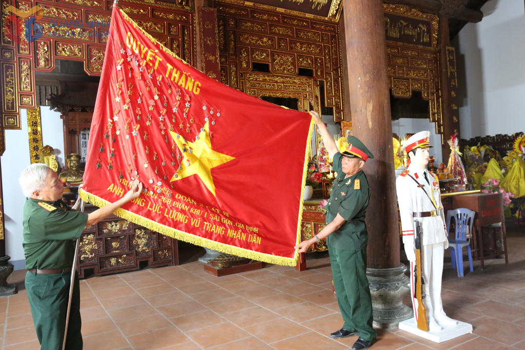 Cờ quyết thắng cùng huân chương, huy chương, kỷ niệm chương biểu hiện cho các liệt sĩ Tiểu đoàn 2 Cát Bi, Trung đoàn 5 - Yên Tử hy sinh anh dũng tại chiến trường miền Nam, đơn vị được phong tặng Anh hùng LLVTND được lưu giữ tại Đền thờ Anh hùng liệt sĩ Trung đoàn 5 - Yên Tử .