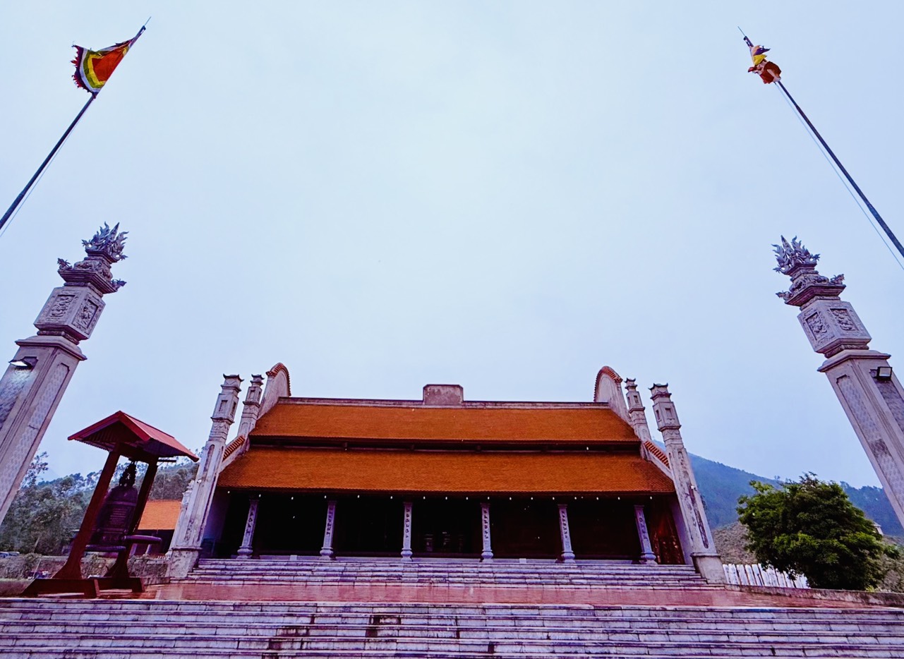 Đền thờ anh hùng liệt sĩ Trung đoàn 5 - Yên Tử
