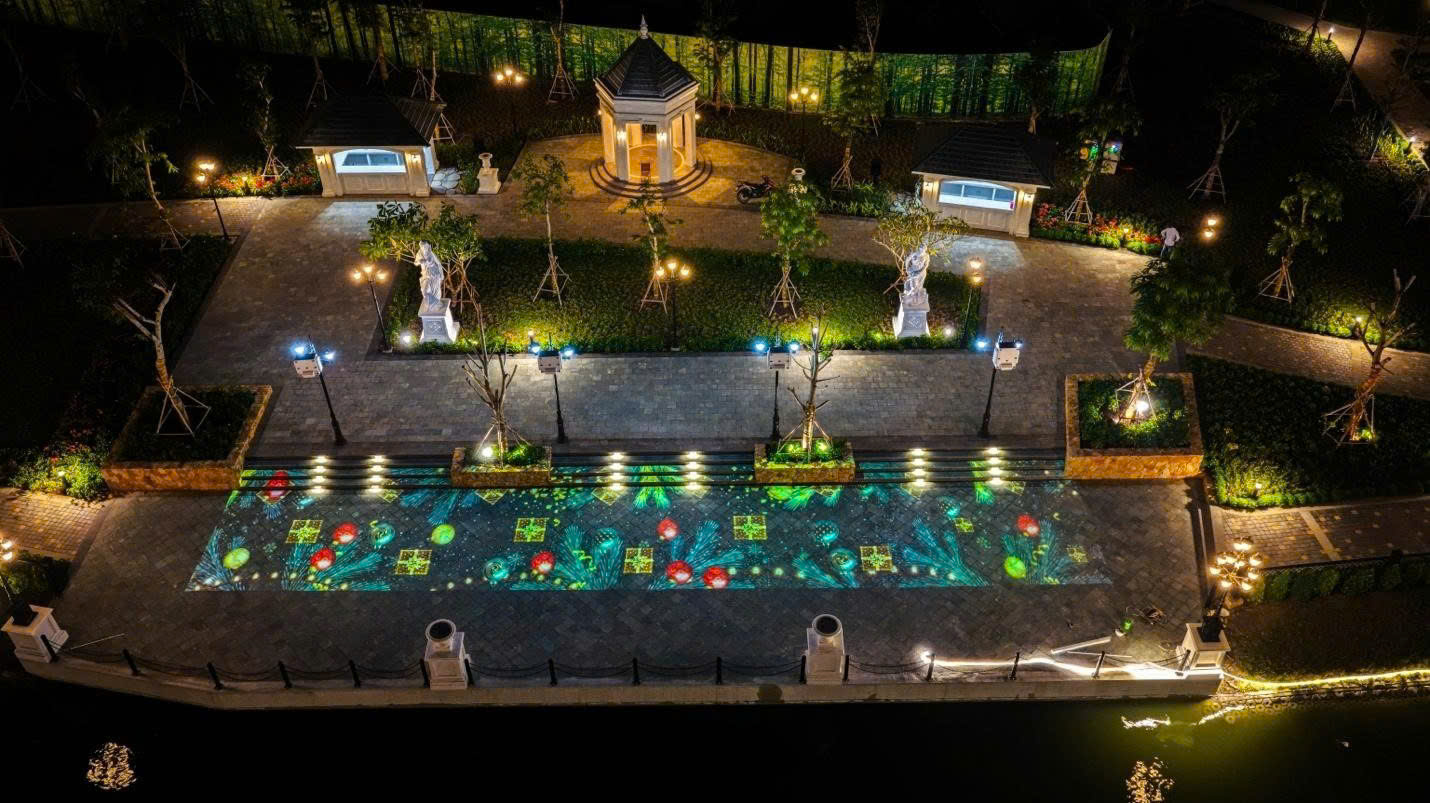Trạm cuối cùng - Mảnh đất Chín Rồng bừng sáng với nghệ thuật trình diễn ánh sáng kết hợp công nghệ cao, biểu tượng cho tương lai rực rỡ đang dần hiện hình trên vùng đất Tây Ninh mới.