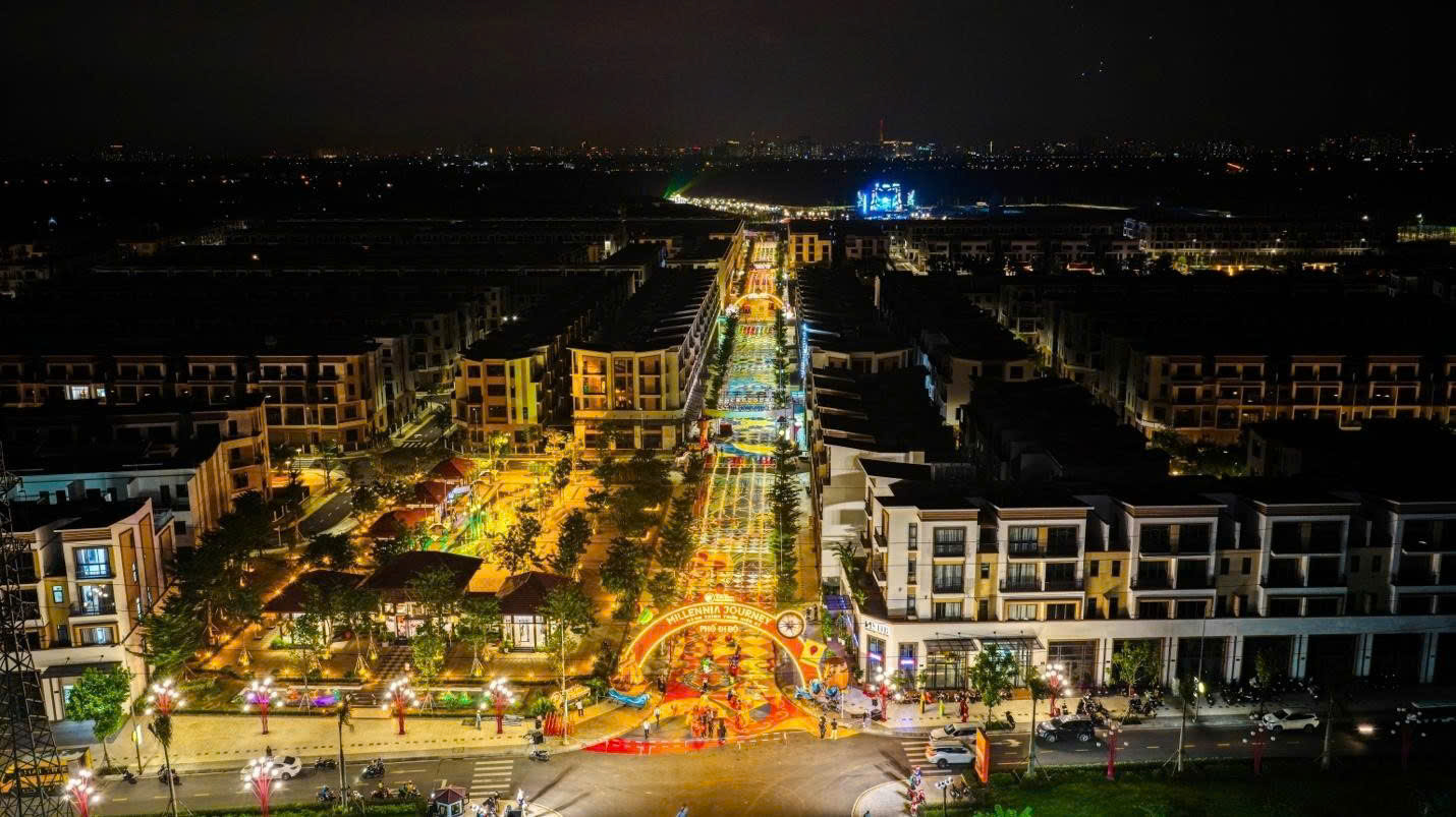 Millennia Journey được kiến tạo như một bản đồ sống động nơi mỗi bước chân là một chuyến du hành qua thời gian, văn hóa và cảm xúc. Tuyến phố đi bộ được lấy cảm hứng từ chuyến hải trình vĩ đại của Marco Polo vào thế kỷ XIII.