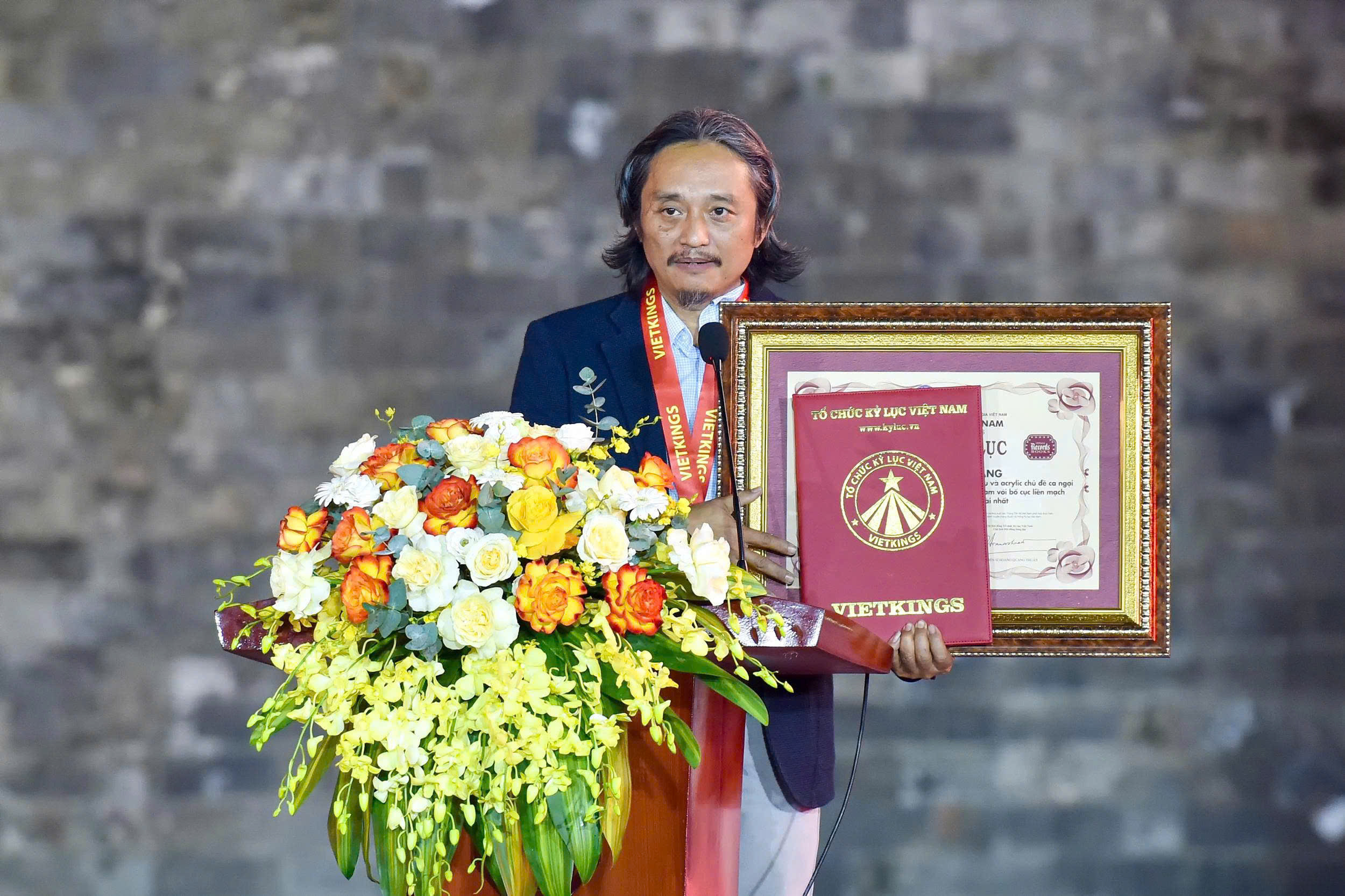 hoạ sĩ Ngô Bá Hoàng